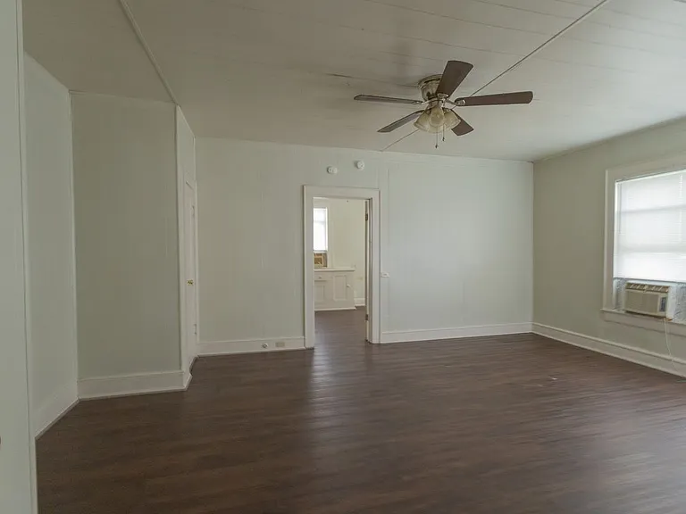 2913 Homan Ave — Photo 9