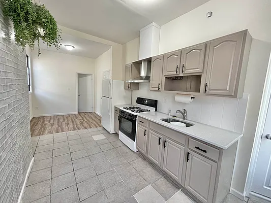 Rented by New Amsterdam Realty Group | media 1