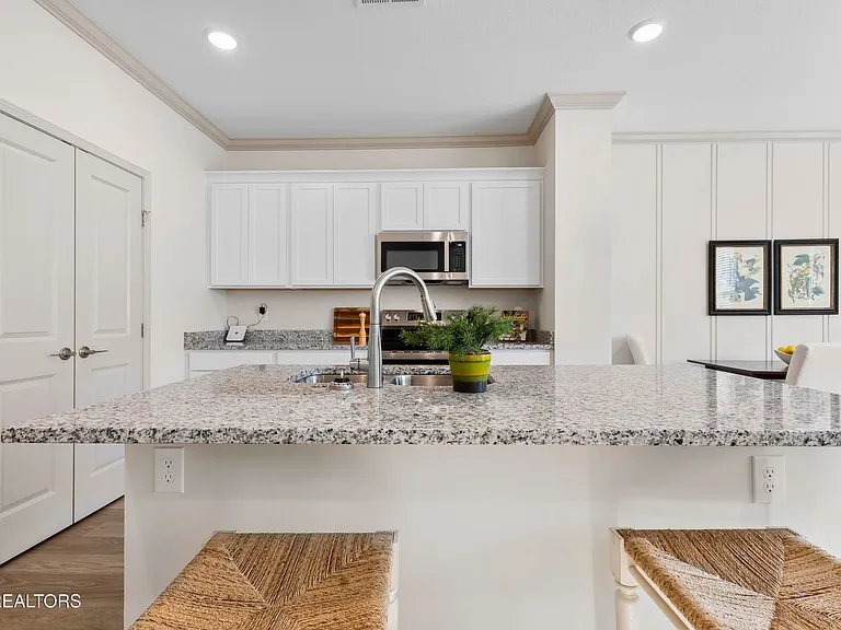 1807 Bennett Village Dr — Photo 4