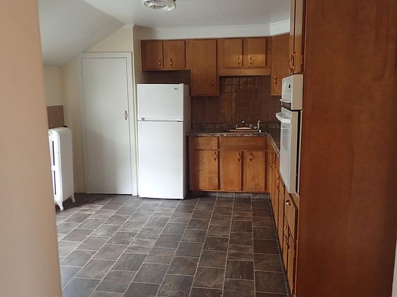 5th image of 69 Bay St APT 5