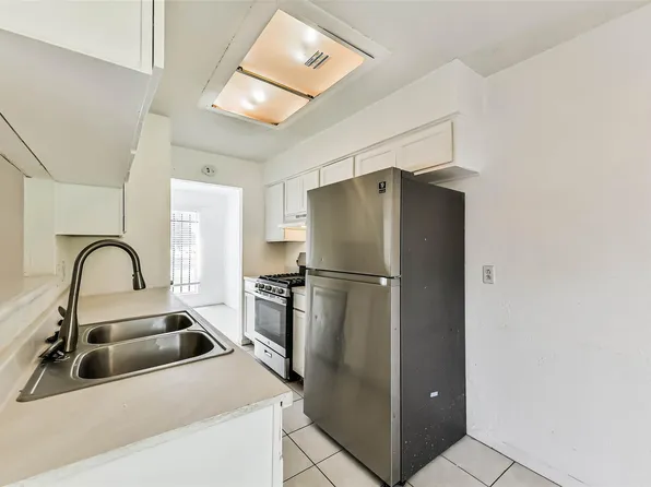 12203 Cape Hyannis Dr, Houston, TX 77048