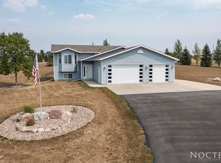 7601 Keystone Dr NW, Bismarck, ND 58503