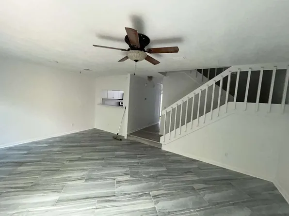 5568 La Moya Ave APT 10, Jacksonville, FL 32210