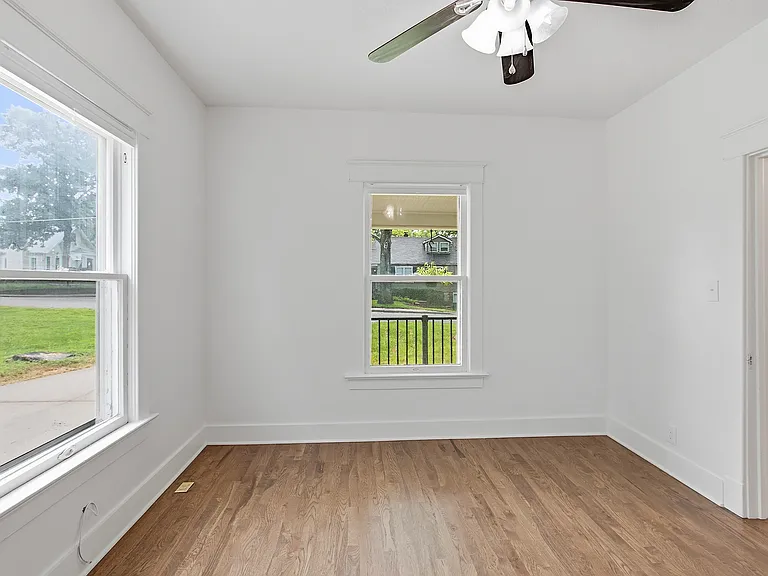 4724 Delmar St — Photo 12
