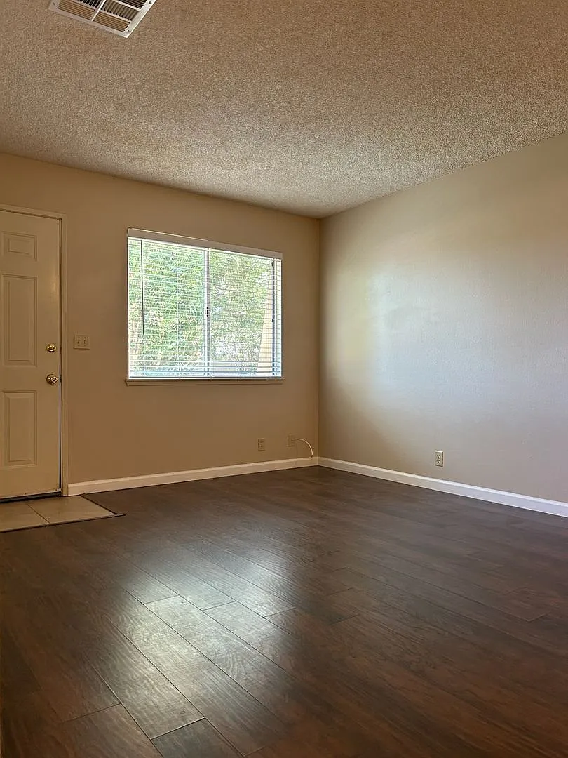 425 Rick Ct. — Photo 3