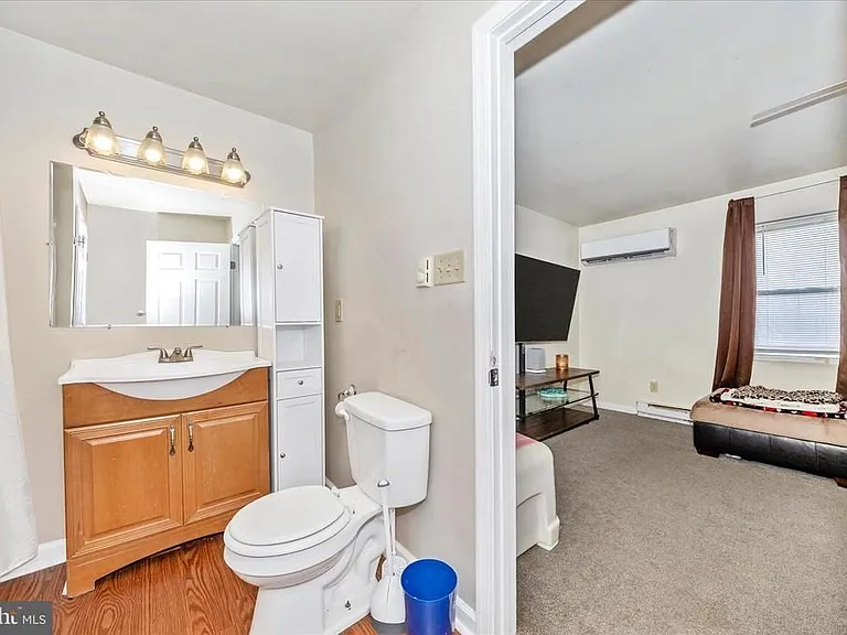 241 N Franklin St — Photo 26