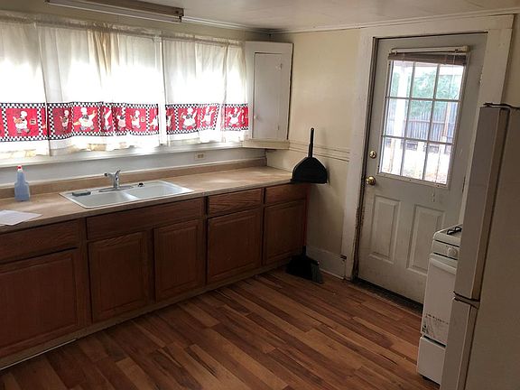 2nd image of 814 Hulett St