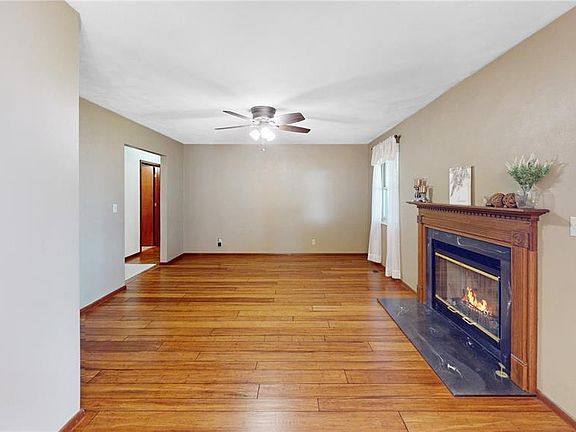 5th image of 1905 Foster Dr