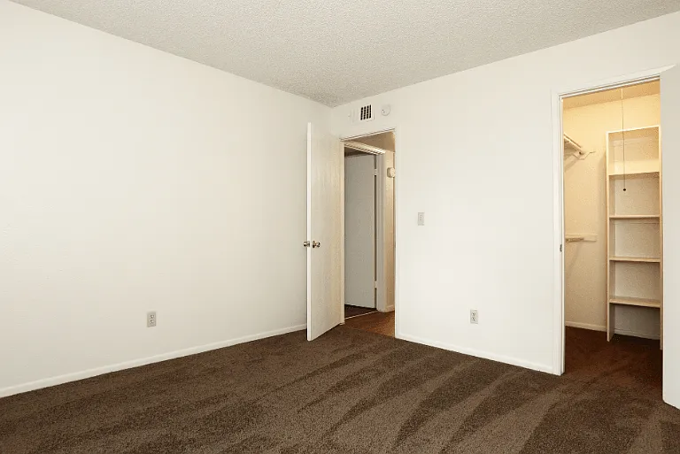 The Summit Apartments — Photo 17