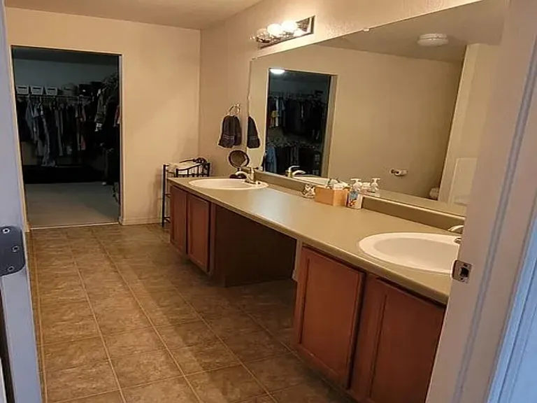 9565 Castle Oaks Dr — Photo 23
