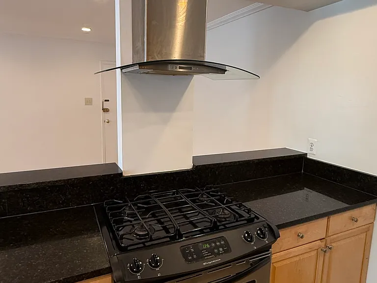 2911 Charing Cross Rd — Photo 3