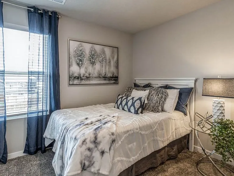 1215 NW Williamsburg Ln — Photo 8