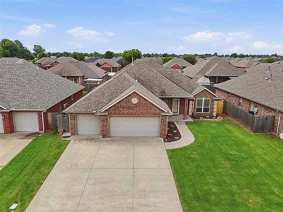 3rd image of 542 W Broadpoint Court Way