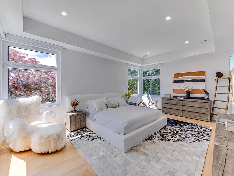 164 Cedar St — Photo 16