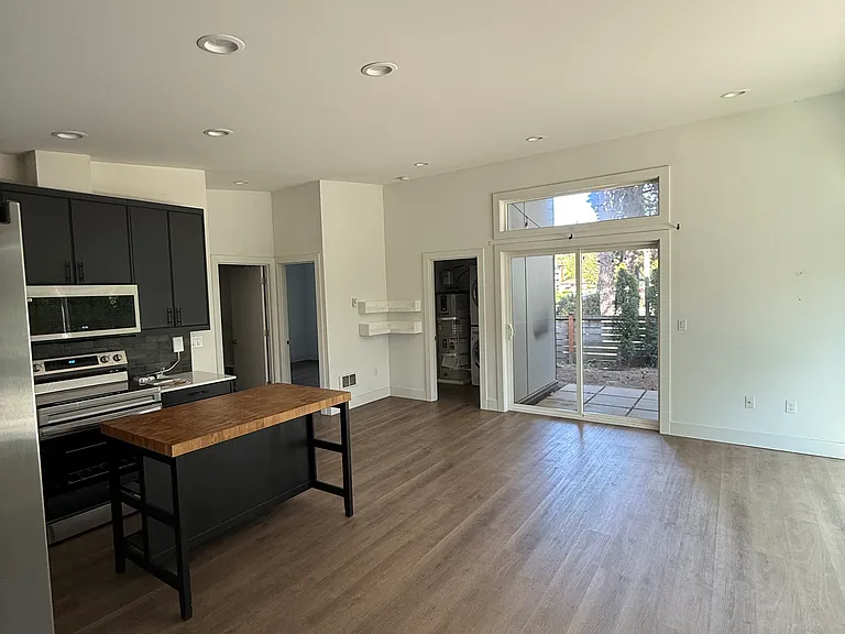 2814 34th Ave W #C — Photo 2