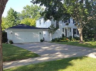 1713 Hollywood Ave, Grosse Pointe Woods, MI 48236