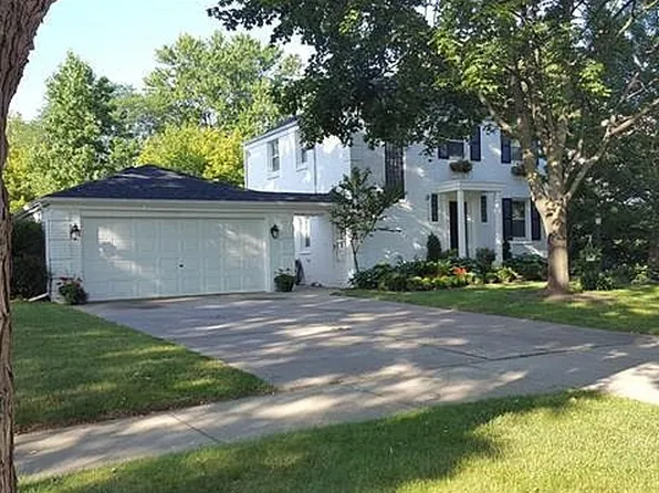 1713 Hollywood Ave, Grosse Pointe Woods, MI 48236