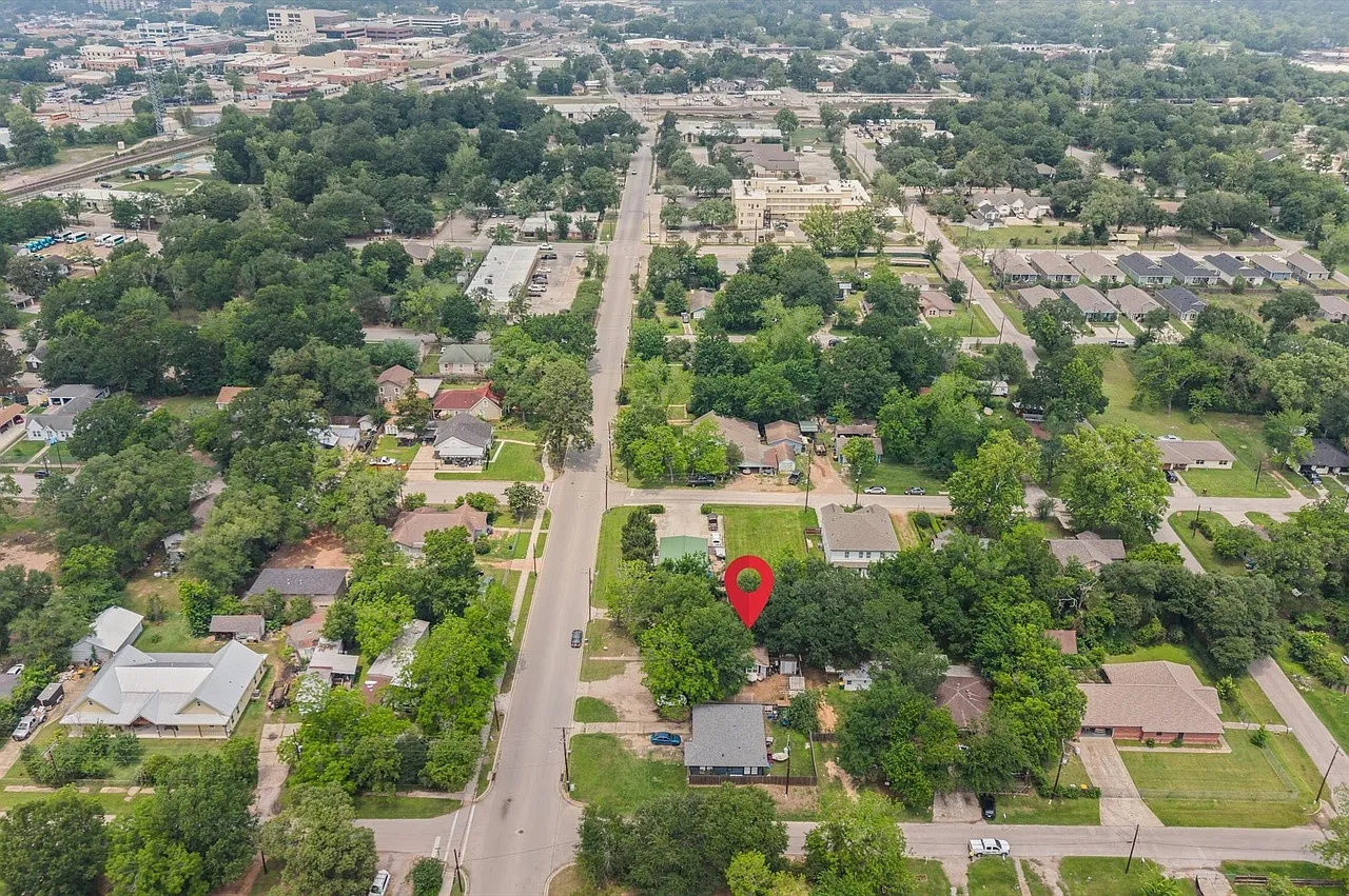 2 bed, 700 sqft, $1,200 — Photo 3