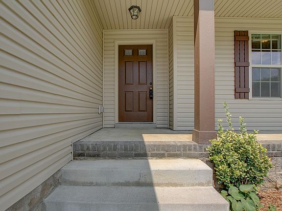 3rd image of 417 Leslie Wood Dr