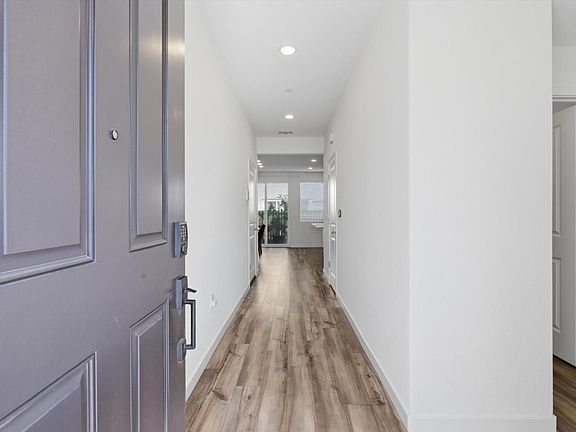 4th image of 2060 Brown St