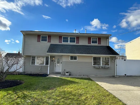 91 Tennyson St, Carteret, NJ 07008