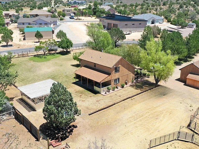 825 N Horsemans Park Dr W — Photo 34