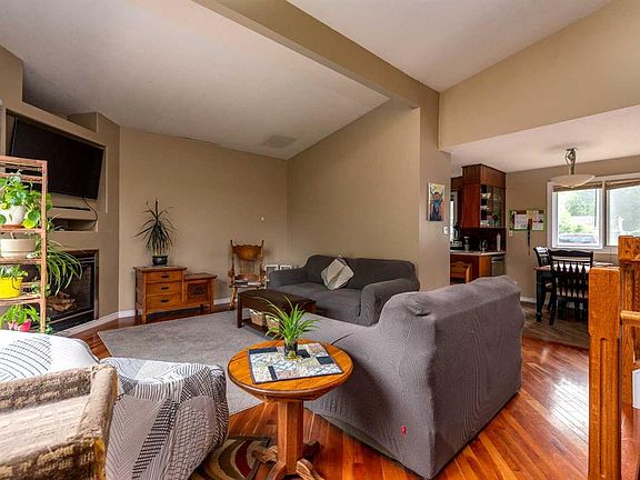 3rd image of 4801 E 40th St