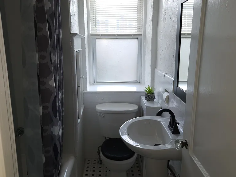 6643 Blakemore St #A — Photo 11