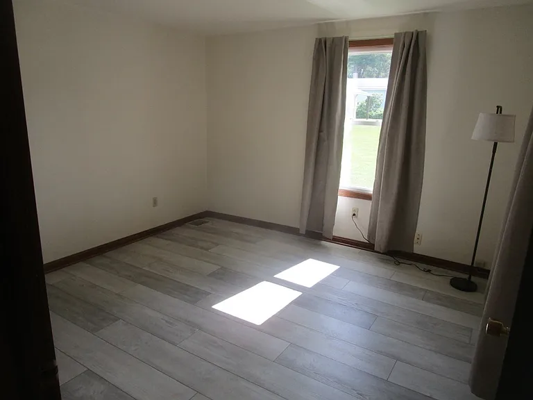 647 Arnold Ave — Photo 3