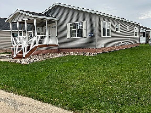 3rd image of 45435 Labelle Dr #1760