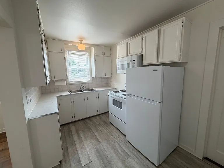 4611 N Adams St — Photo 9
