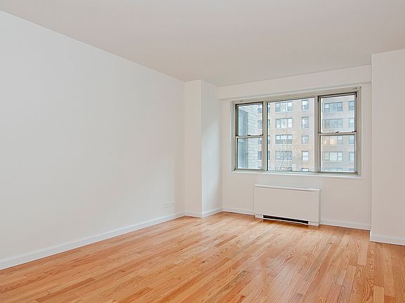 3rd image of 300 E 40th St APT 4V