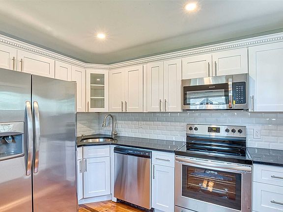 5th image of 433 Jefferson Ave