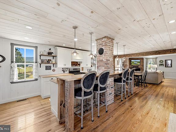 35th image of 625 Riverbend Rd