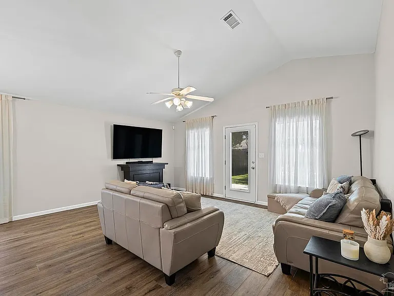 3747 Boardwalk Ct — Photo 24
