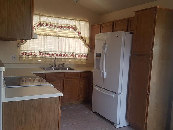 3rd image of 1542 W Kennington Ave