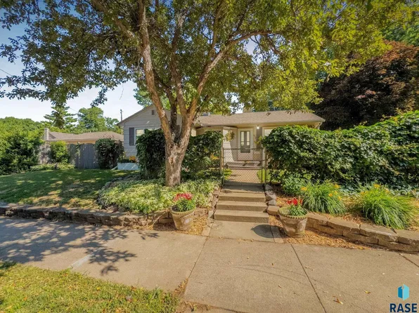 612 E 26th St, Sioux Falls, SD 57105