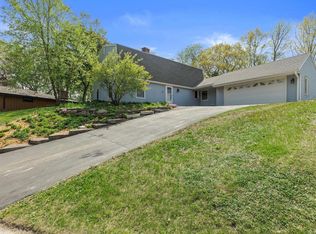 223 Debbie Dr, Waukesha, WI 53189