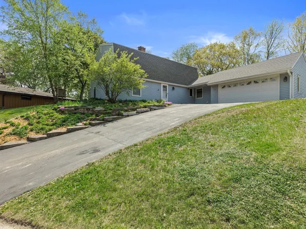 223 Debbie DRIVE, Waukesha, WI 53189