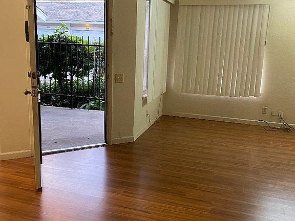 4th image of 12 Muirfield Ct