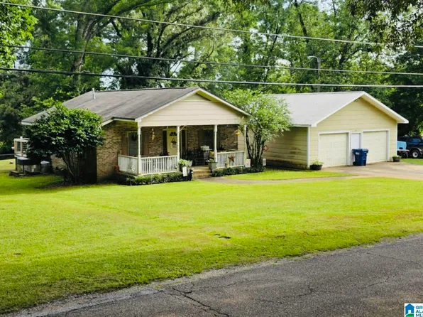 90 Dearmanville Dr S, Anniston, AL 36207