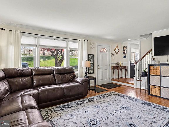 4th image of 312 Woodlawn Ave