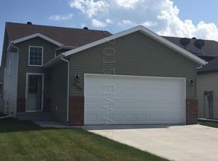 4702 Chelsea Ln S, Fargo, ND 58104
