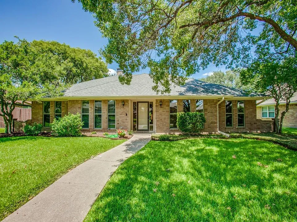 1103 Sundial Dr