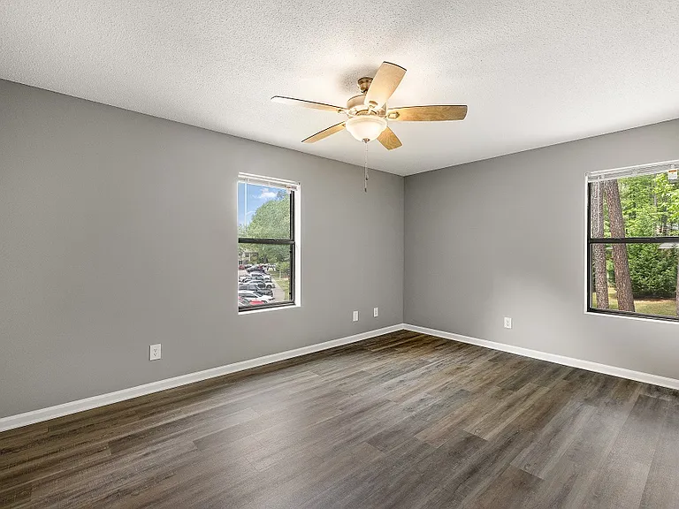 Timberwood Place Apartments — Photo 9