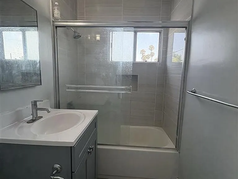 2727 Abbot Kinney Apartments, Venice CA — Photo 23
