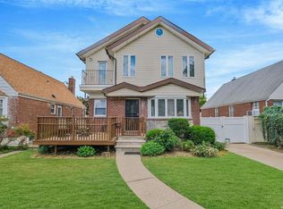 26414 E Williston Ave, Floral Park, NY 11001