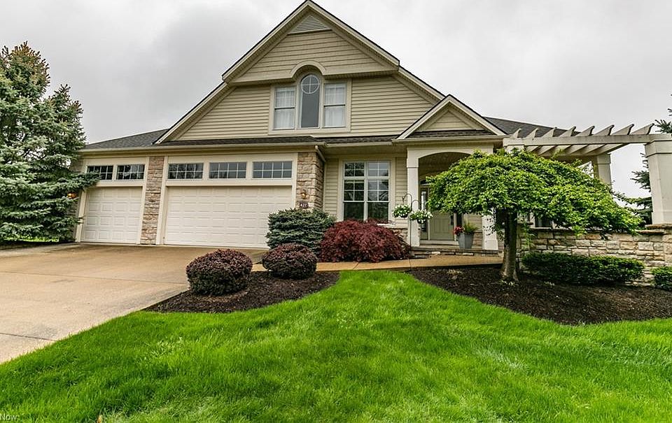 1st image of 427 Saint Andrews Ln
