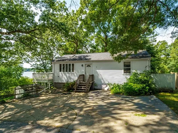 59 Mohawk St, Coventry, RI 02816