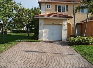 8802 S Isles Cir, Tamarac, FL 33321